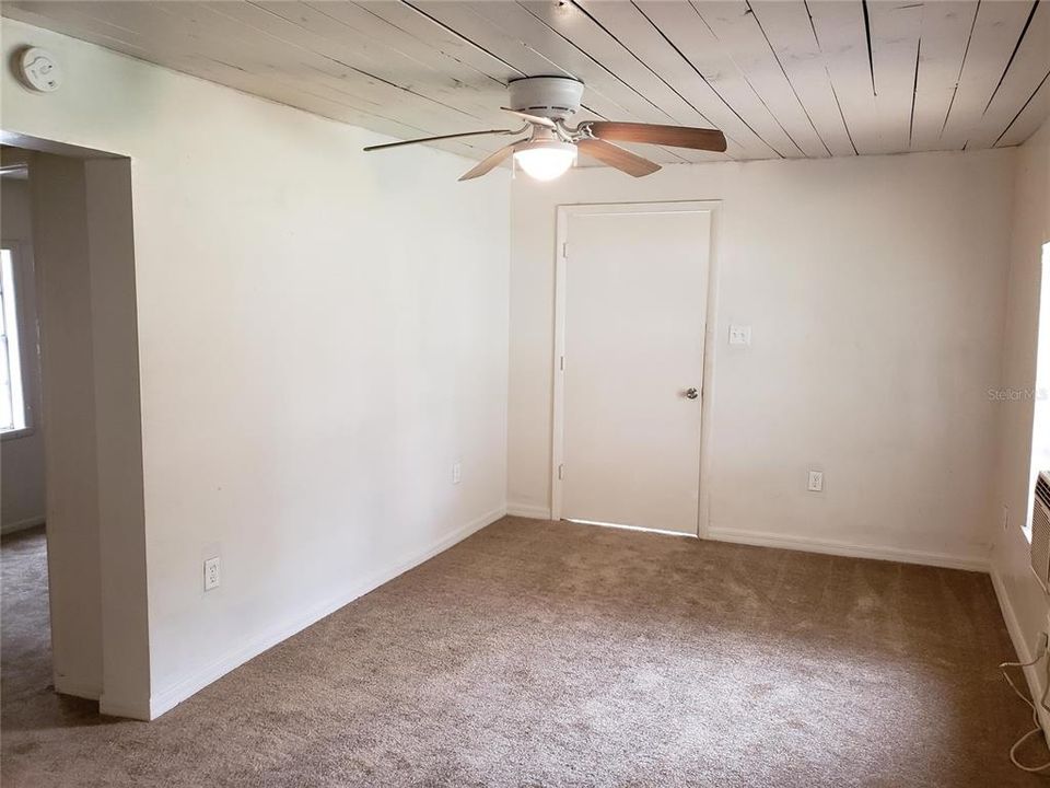 В аренду: $900 (2 спален, 1 ванн, 756 Квадратных фут)