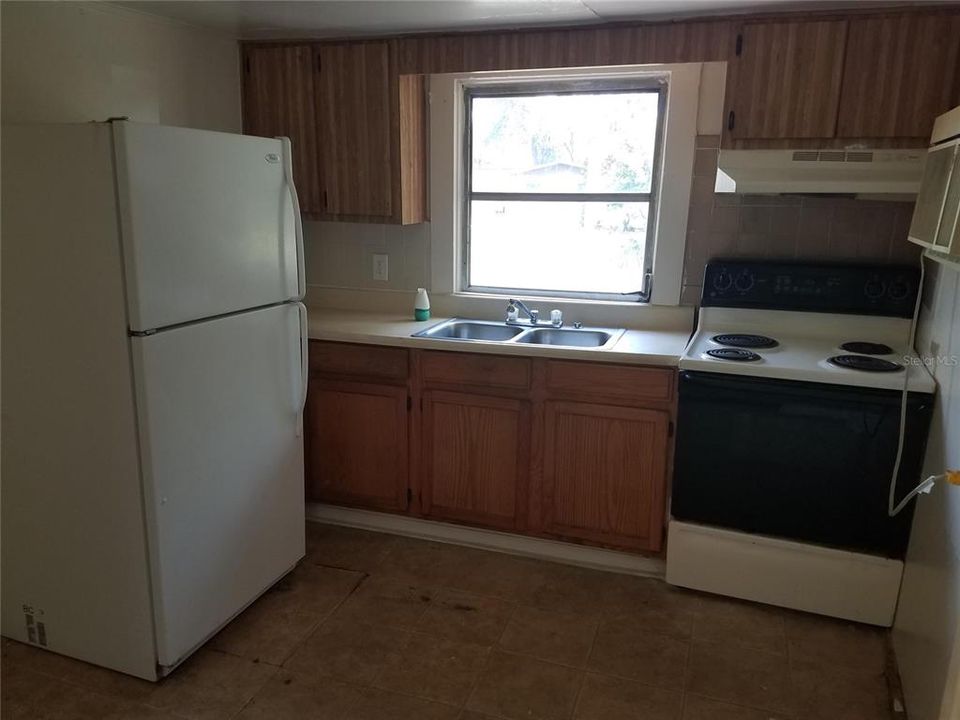 В аренду: $900 (2 спален, 1 ванн, 756 Квадратных фут)