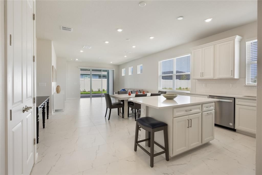 For Sale: $435,000 (2 beds, 2 baths, 1574 Square Feet)