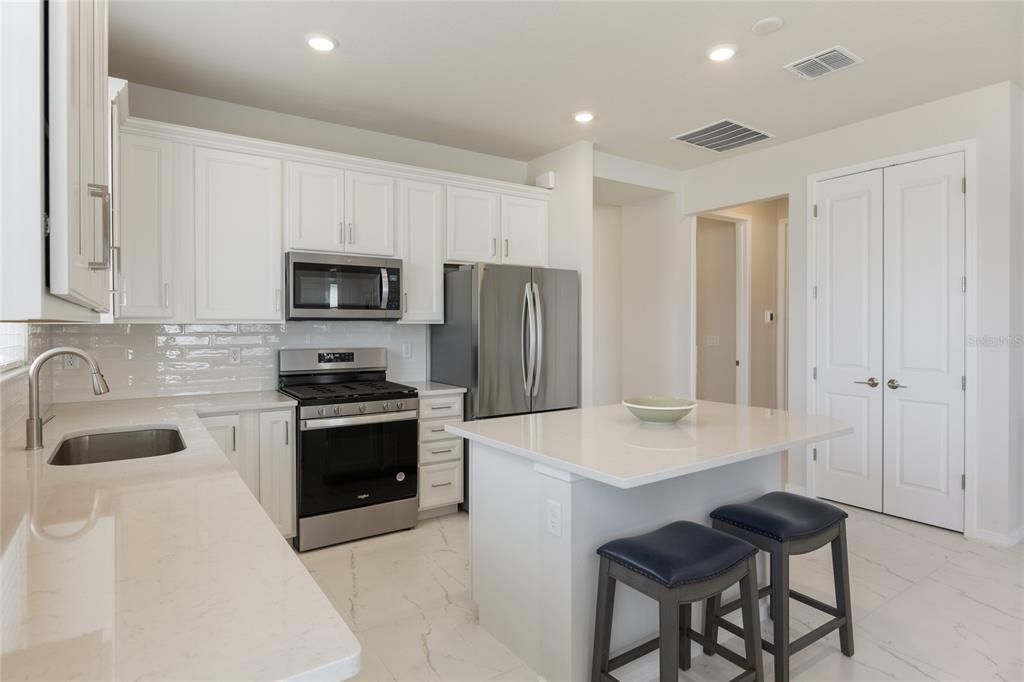 For Sale: $435,000 (2 beds, 2 baths, 1574 Square Feet)