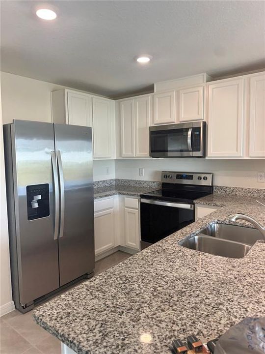 В аренду: $2,200 (3 спален, 2 ванн, 1463 Квадратных фут)