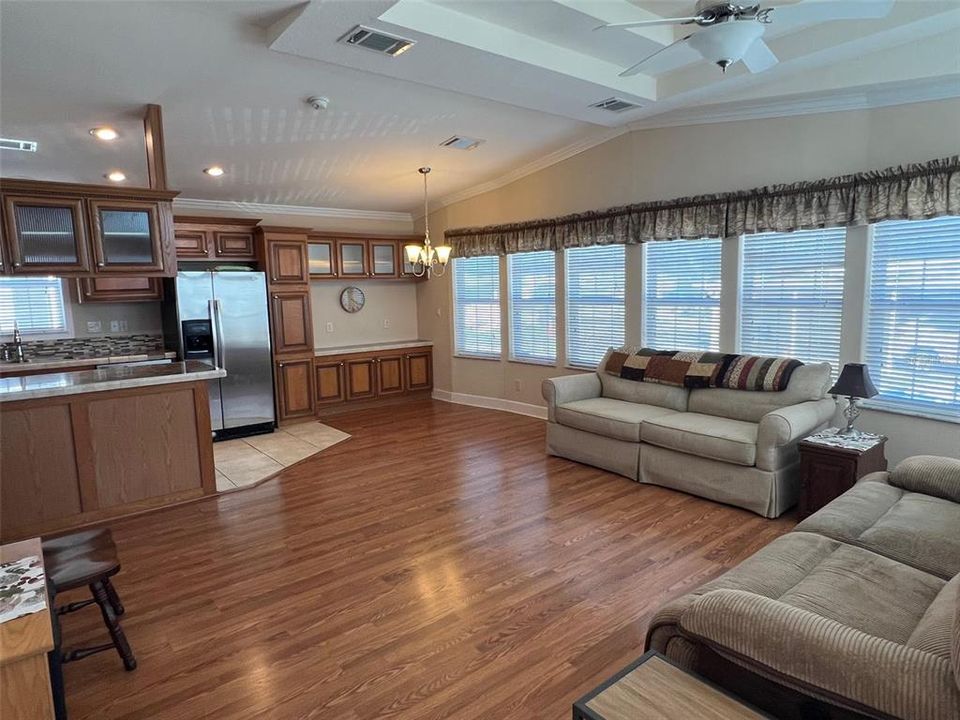 待售: $139,900 (2 贝兹, 2 浴室, 840 平方英尺)