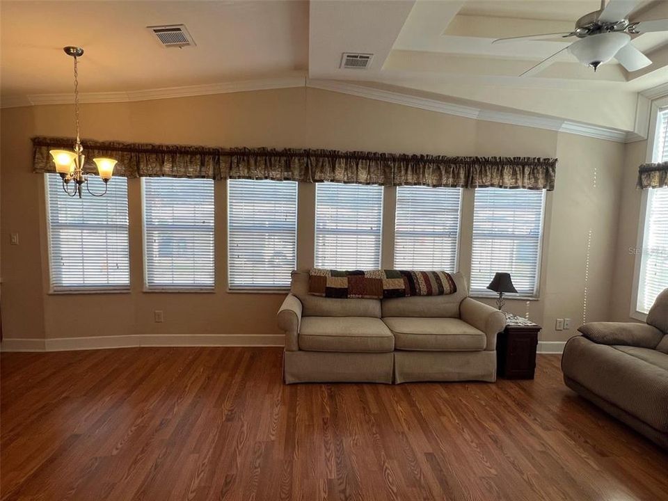 待售: $139,900 (2 贝兹, 2 浴室, 840 平方英尺)