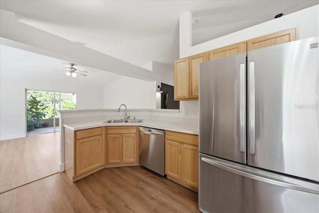 待售: $345,000 (4 贝兹, 2 浴室, 1865 平方英尺)