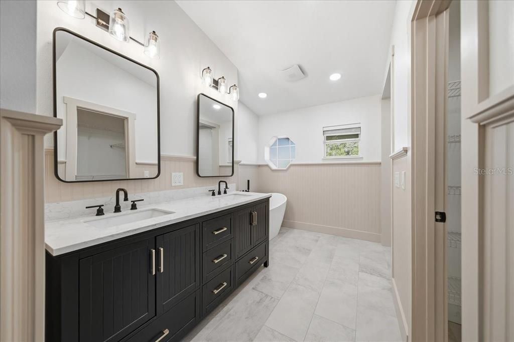 待售: $345,000 (4 贝兹, 2 浴室, 1865 平方英尺)