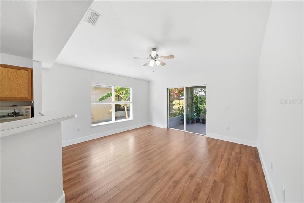 待售: $345,000 (4 贝兹, 2 浴室, 1865 平方英尺)