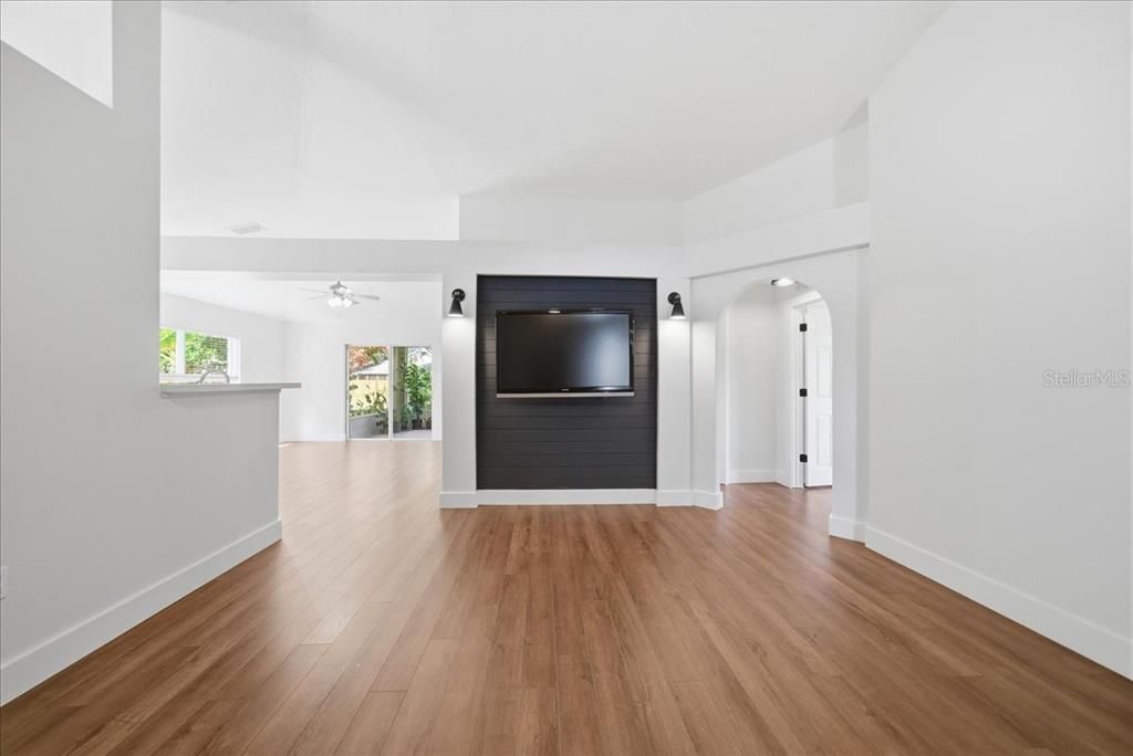 待售: $345,000 (4 贝兹, 2 浴室, 1865 平方英尺)