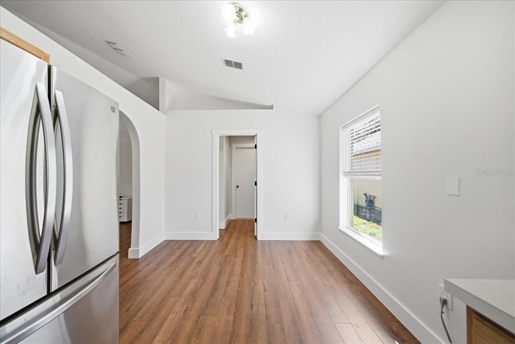 待售: $345,000 (4 贝兹, 2 浴室, 1865 平方英尺)