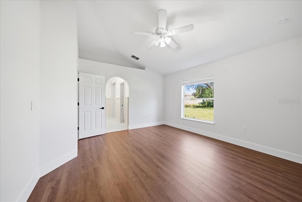 待售: $345,000 (4 贝兹, 2 浴室, 1865 平方英尺)