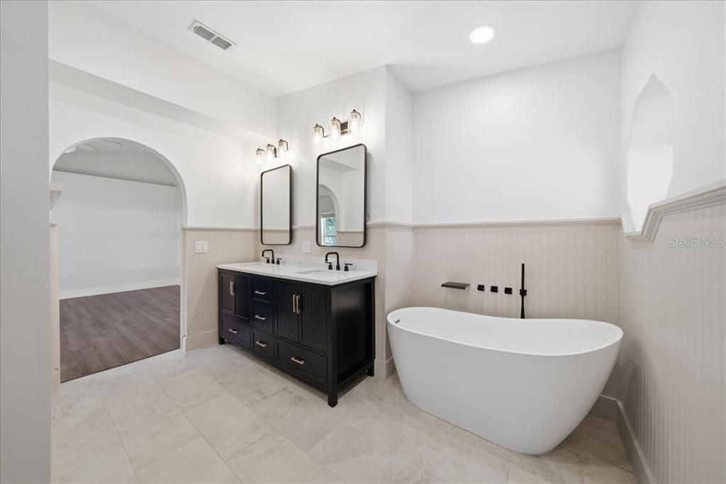 待售: $345,000 (4 贝兹, 2 浴室, 1865 平方英尺)