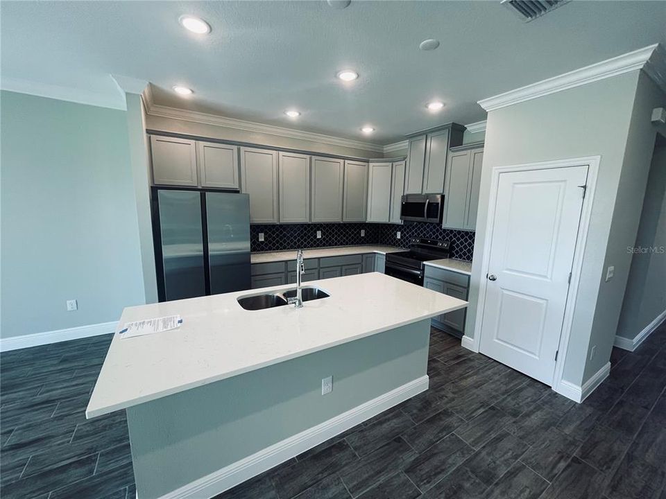 For Sale: $674,900 (4 beds, 3 baths, 2427 Square Feet)