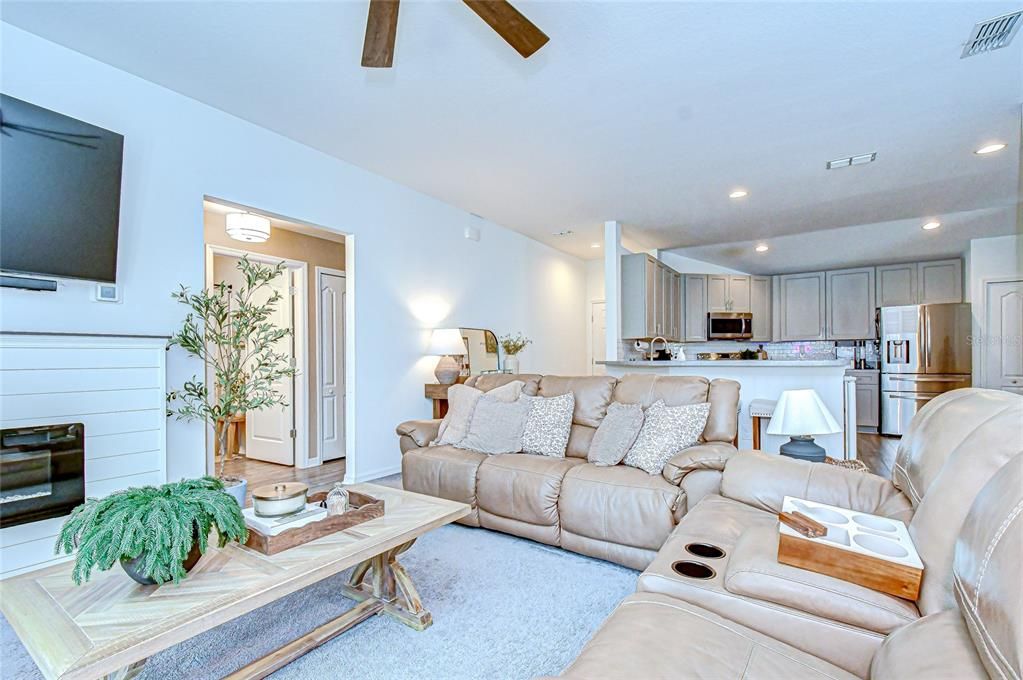 待售: $360,000 (3 贝兹, 2 浴室, 1425 平方英尺)