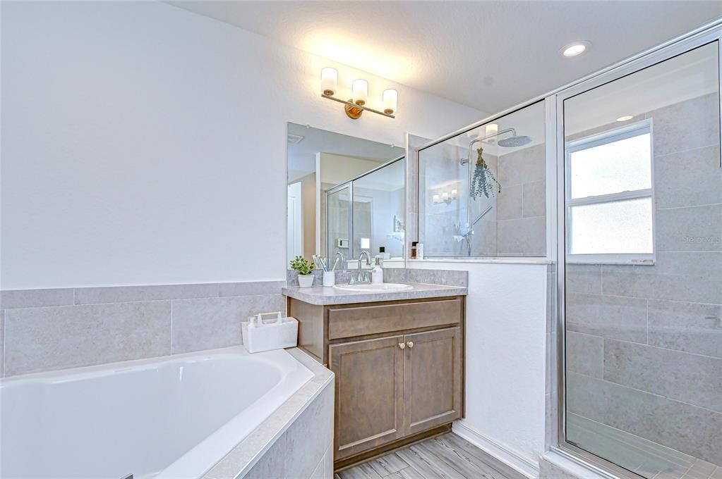 待售: $360,000 (3 贝兹, 2 浴室, 1425 平方英尺)