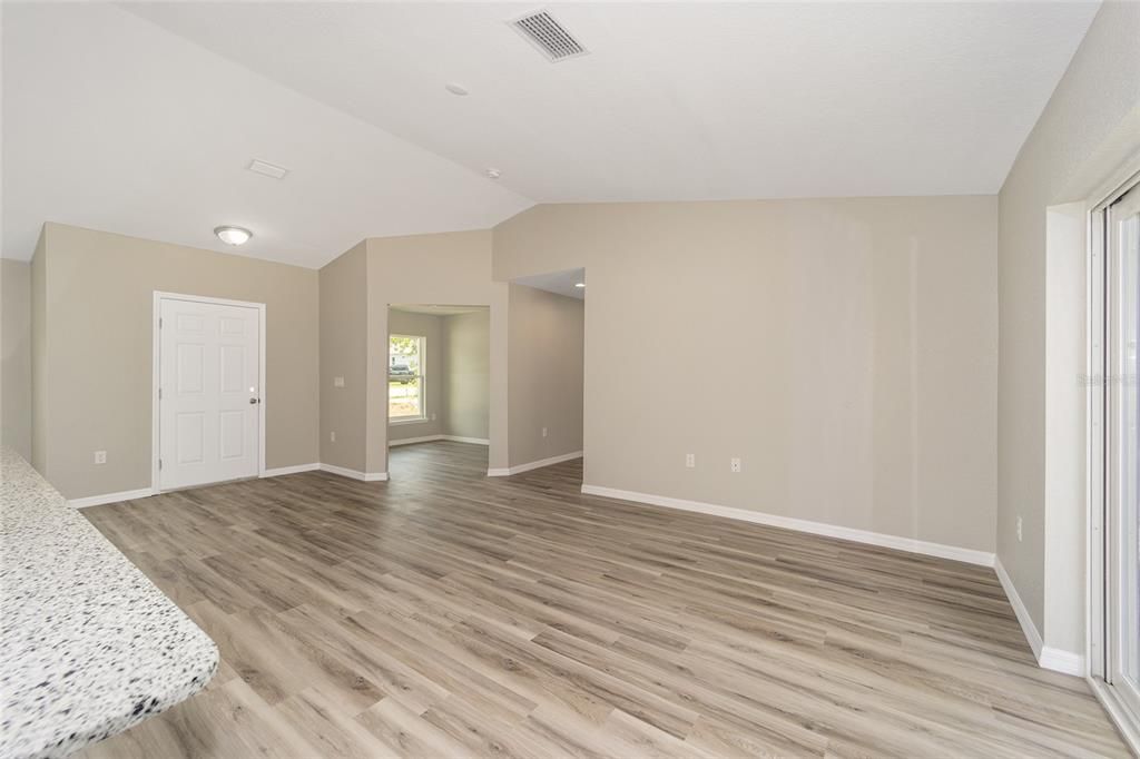 待售: $299,900 (3 贝兹, 2 浴室, 1599 平方英尺)