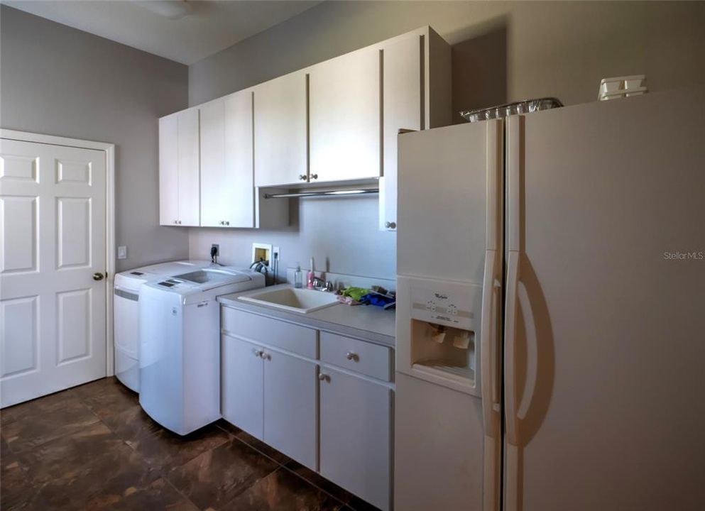 For Sale: $720,000 (3 beds, 2 baths, 2720 Square Feet)