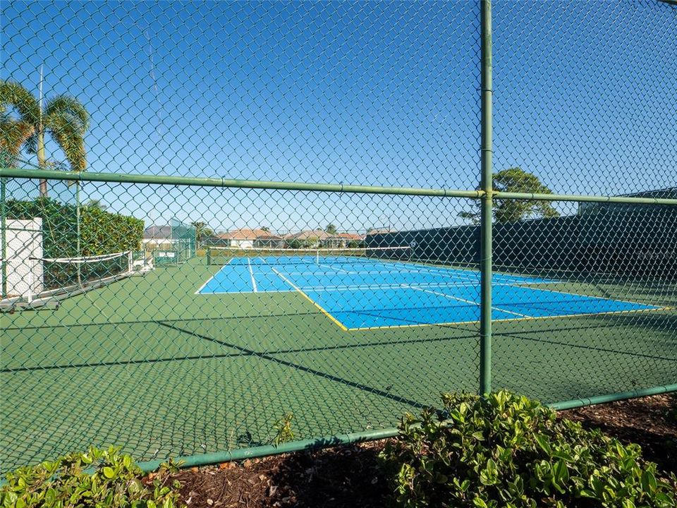 For Sale: $720,000 (3 beds, 2 baths, 2720 Square Feet)