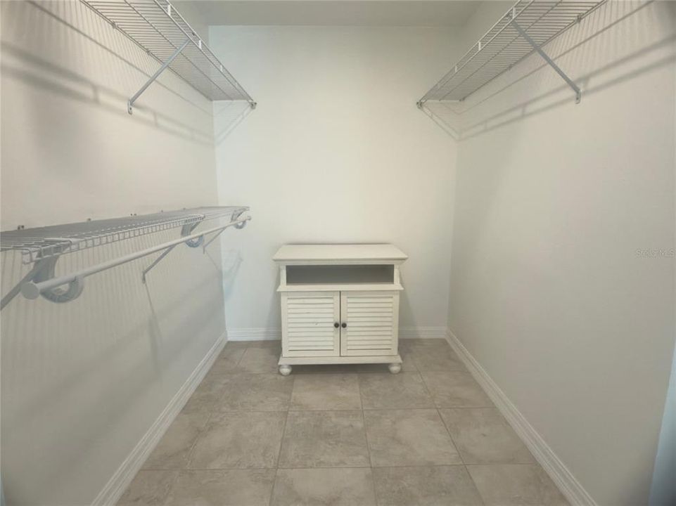 合同活跃: $279,999 (2 贝兹, 2 浴室, 1543 平方英尺)