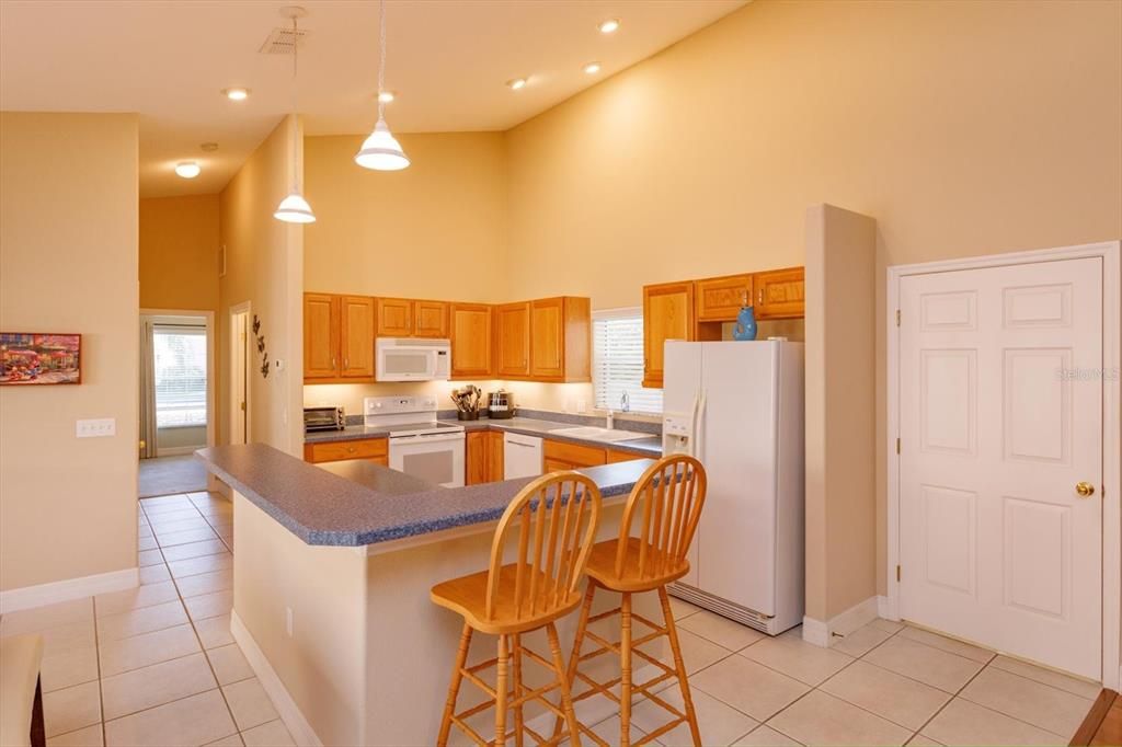 Active With Contract: $399,999 (2 beds, 2 baths, 1726 Square Feet)