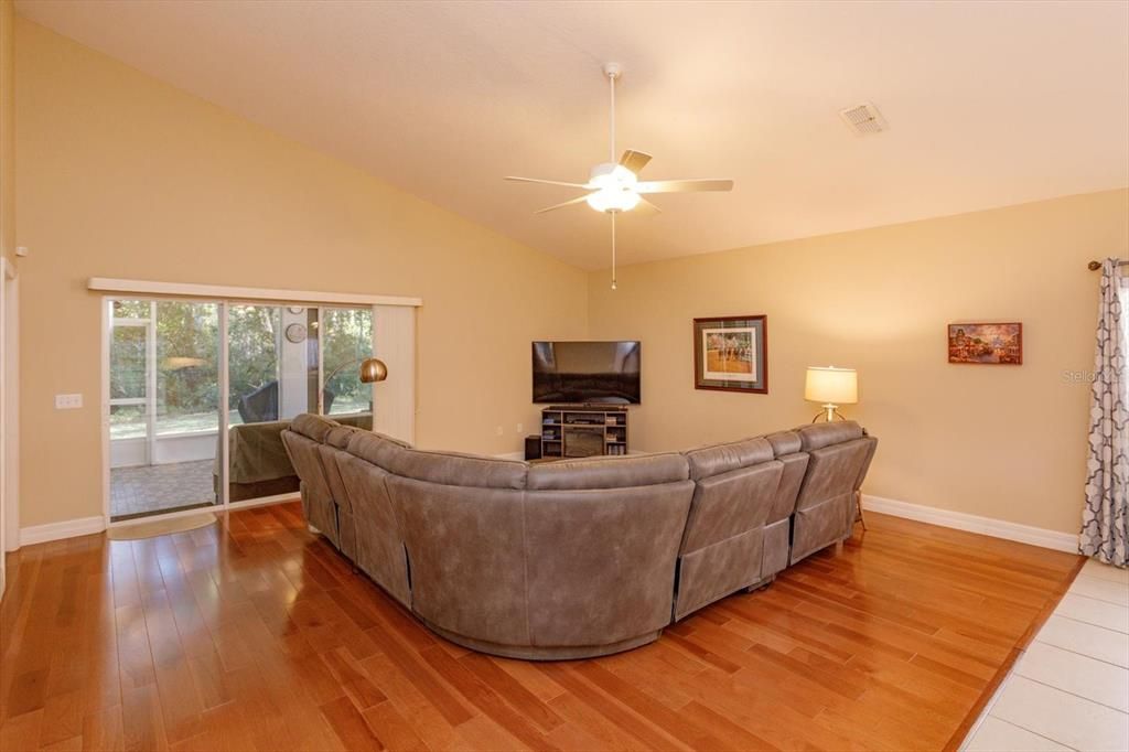 Active With Contract: $399,999 (2 beds, 2 baths, 1726 Square Feet)