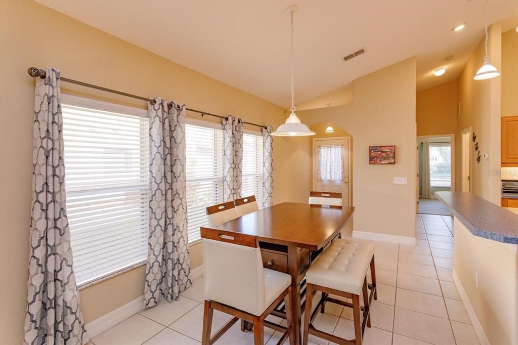 Active With Contract: $399,999 (2 beds, 2 baths, 1726 Square Feet)