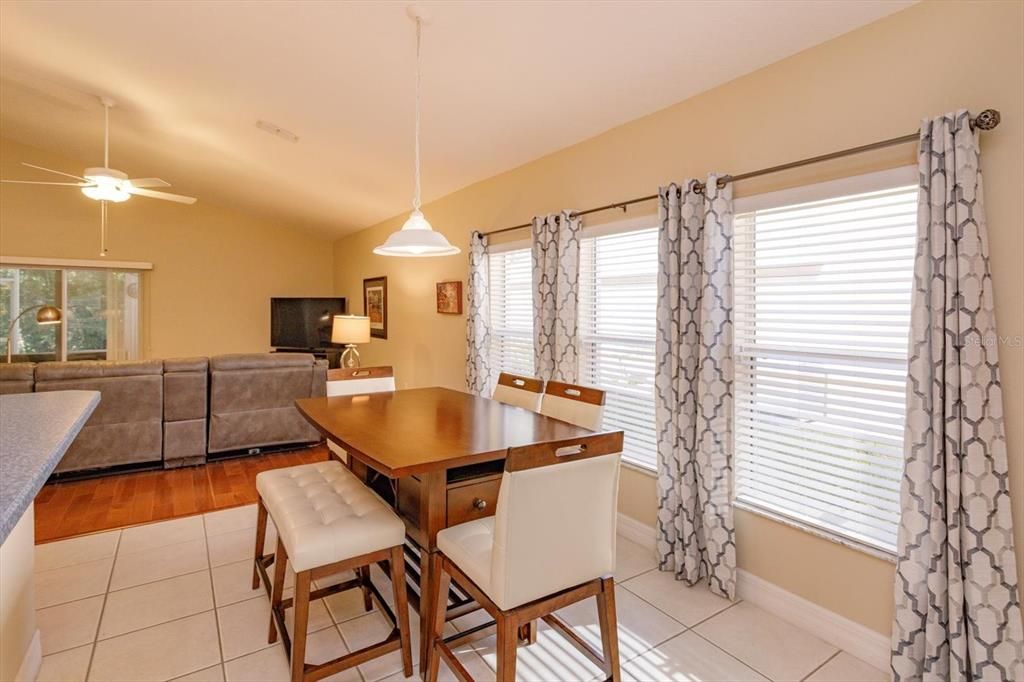 Active With Contract: $399,999 (2 beds, 2 baths, 1726 Square Feet)