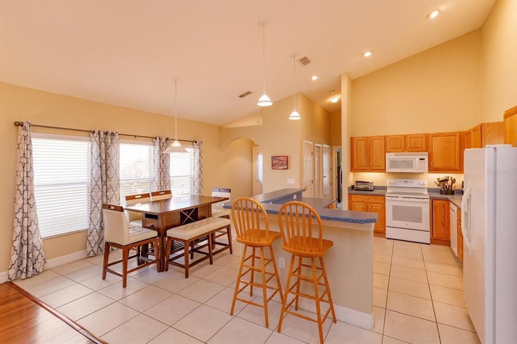 Active With Contract: $399,999 (2 beds, 2 baths, 1726 Square Feet)