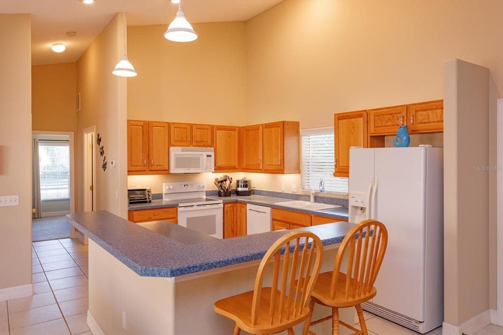 Active With Contract: $399,999 (2 beds, 2 baths, 1726 Square Feet)