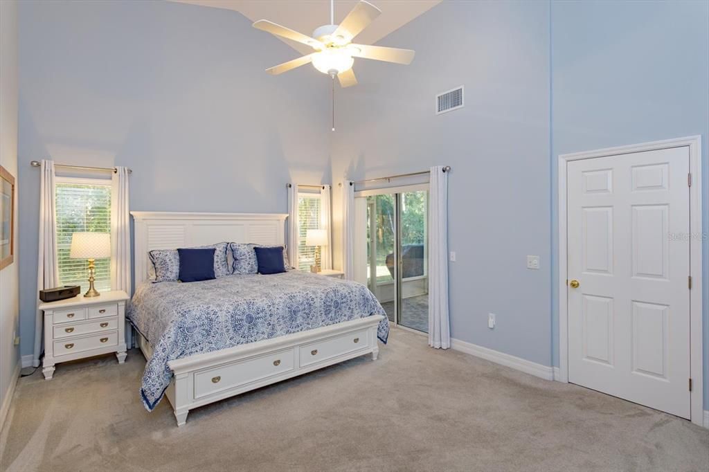 Active With Contract: $399,999 (2 beds, 2 baths, 1726 Square Feet)