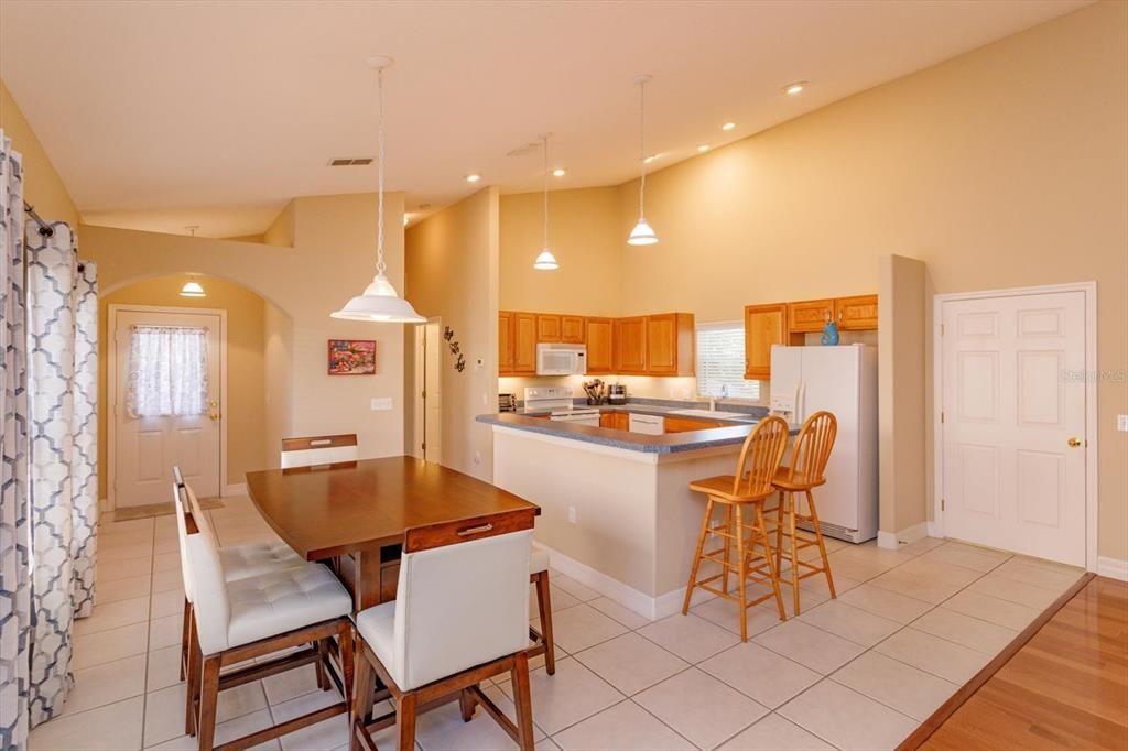 Active With Contract: $399,999 (2 beds, 2 baths, 1726 Square Feet)