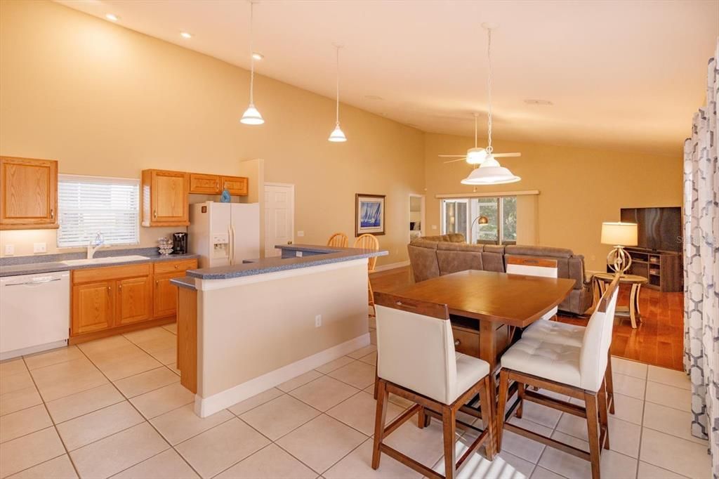 Active With Contract: $399,999 (2 beds, 2 baths, 1726 Square Feet)