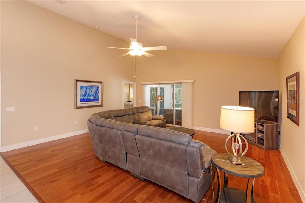 Active With Contract: $399,999 (2 beds, 2 baths, 1726 Square Feet)