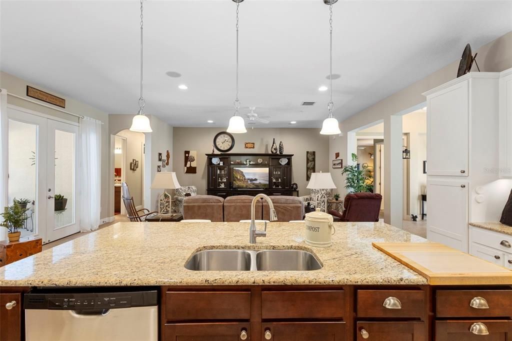 待售: $584,900 (4 贝兹, 2 浴室, 2315 平方英尺)