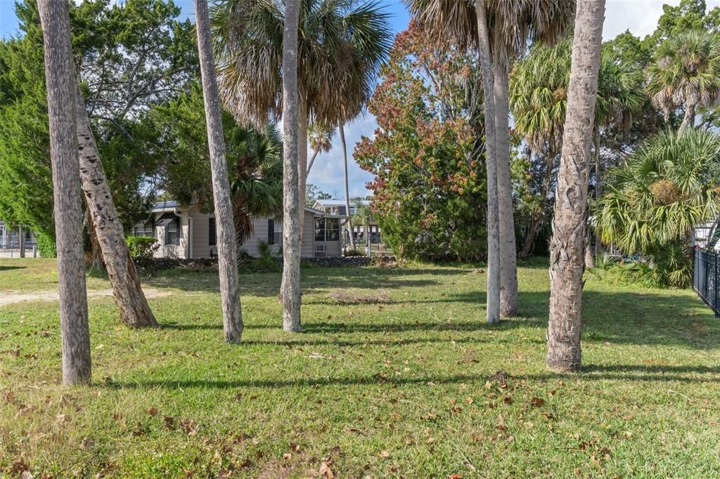 На продажу: $199,000 (0.13 acres)