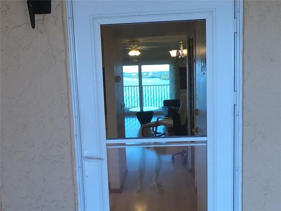 For Rent: $4,000 (1 beds, 1 baths, 725 Square Feet)