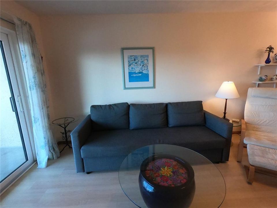 For Rent: $4,000 (1 beds, 1 baths, 725 Square Feet)