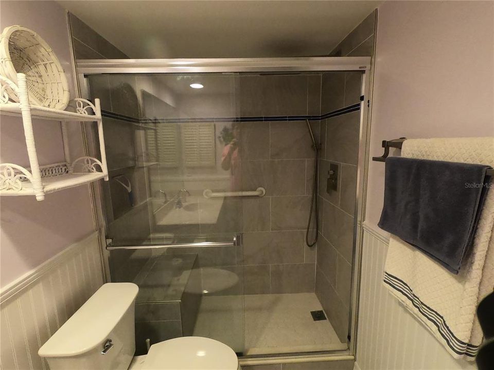 For Rent: $4,000 (1 beds, 1 baths, 725 Square Feet)