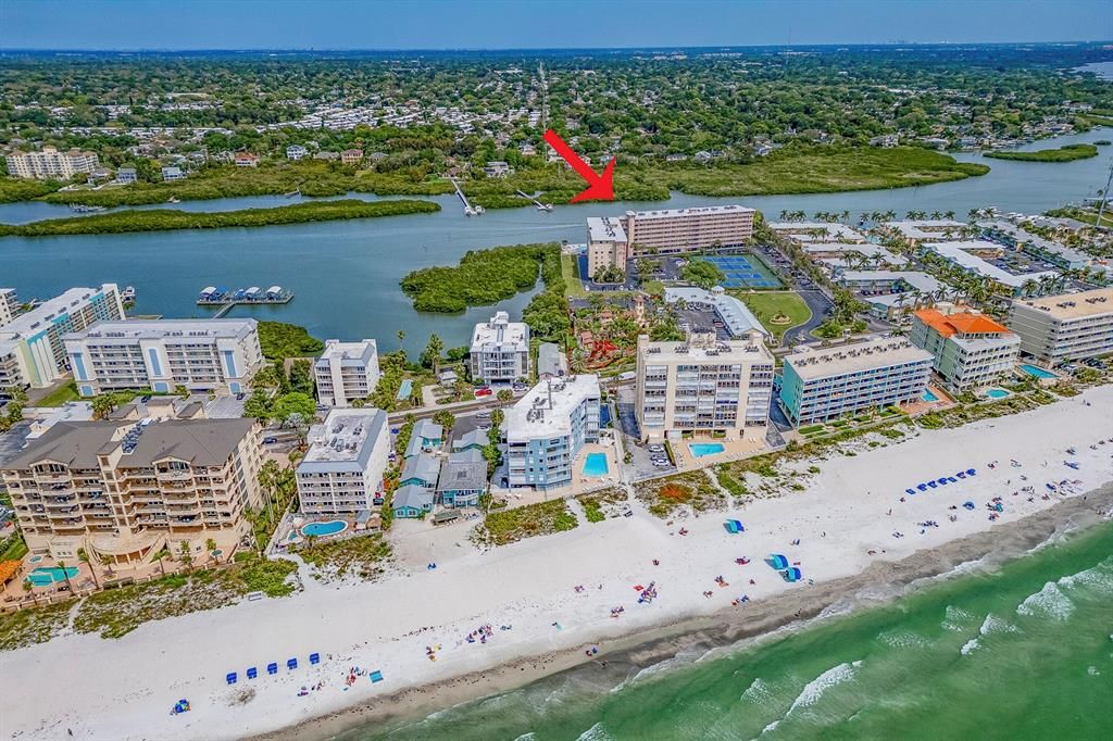 For Rent: $4,000 (1 beds, 1 baths, 725 Square Feet)