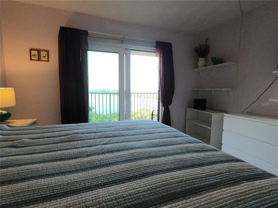 For Rent: $4,000 (1 beds, 1 baths, 725 Square Feet)