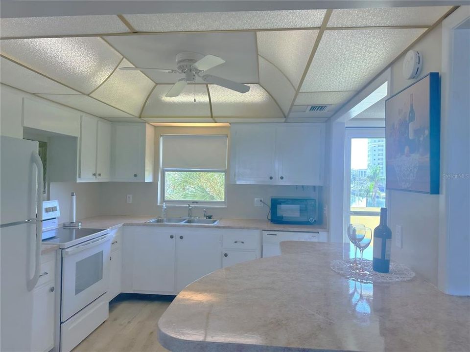 Active With Contract: $190,000 (2 beds, 2 baths, 1040 Square Feet)