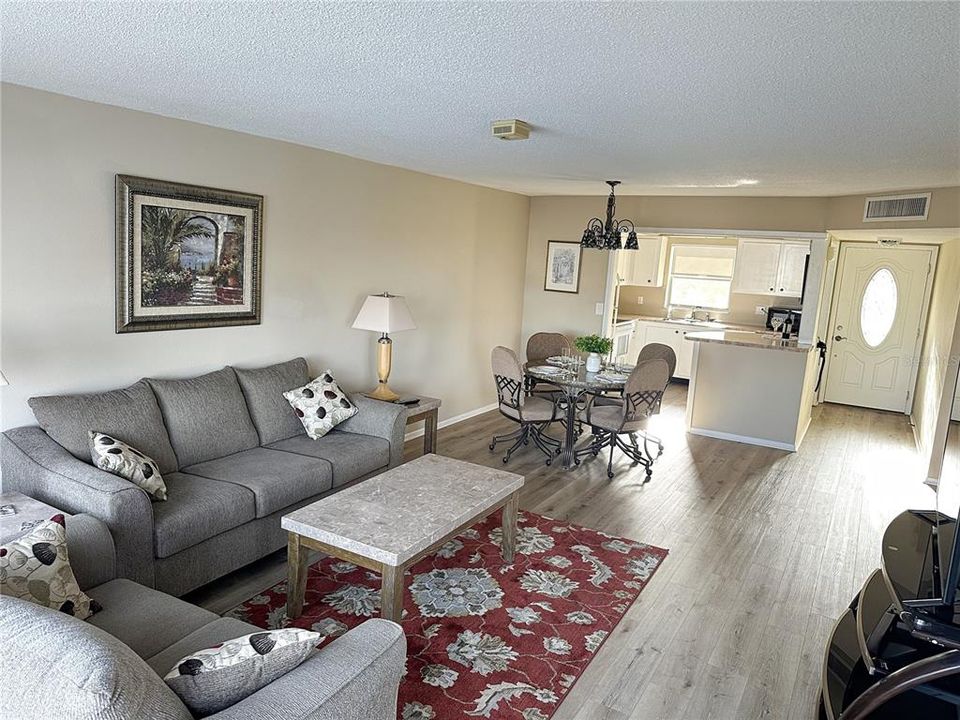 Active With Contract: $190,000 (2 beds, 2 baths, 1040 Square Feet)