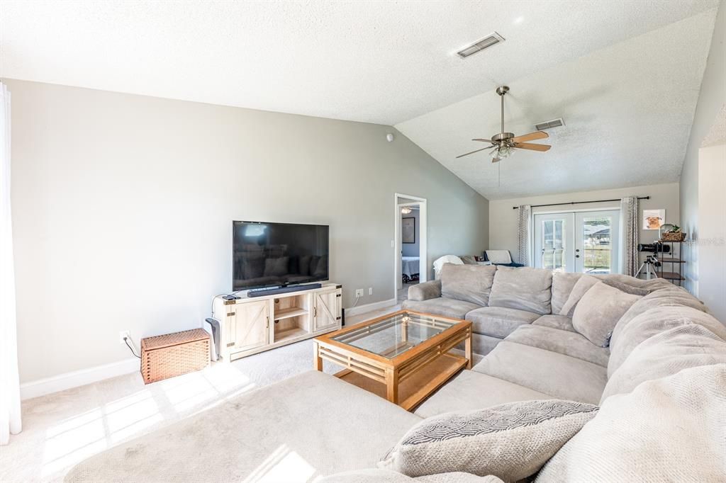 For Sale: $370,000 (3 beds, 2 baths, 1465 Square Feet)