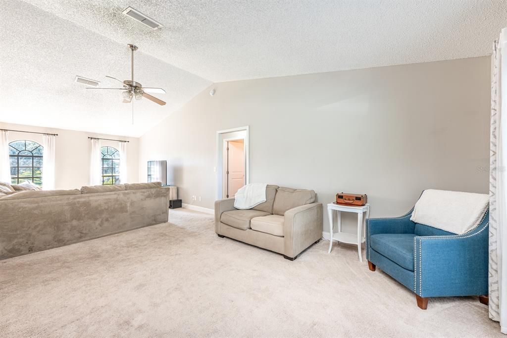 For Sale: $370,000 (3 beds, 2 baths, 1465 Square Feet)