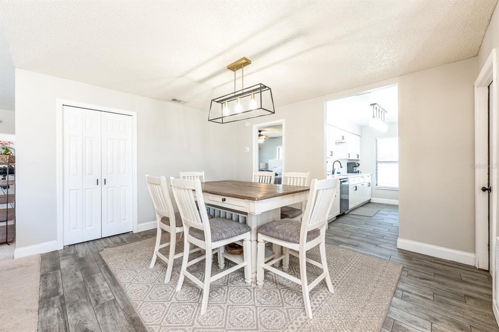 For Sale: $370,000 (3 beds, 2 baths, 1465 Square Feet)