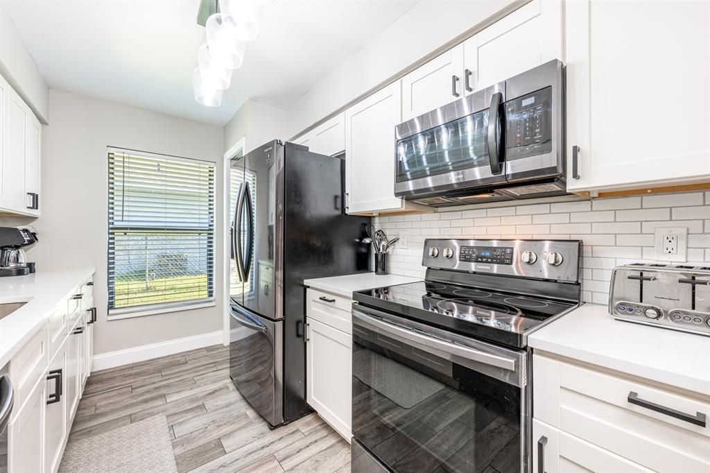 For Sale: $370,000 (3 beds, 2 baths, 1465 Square Feet)