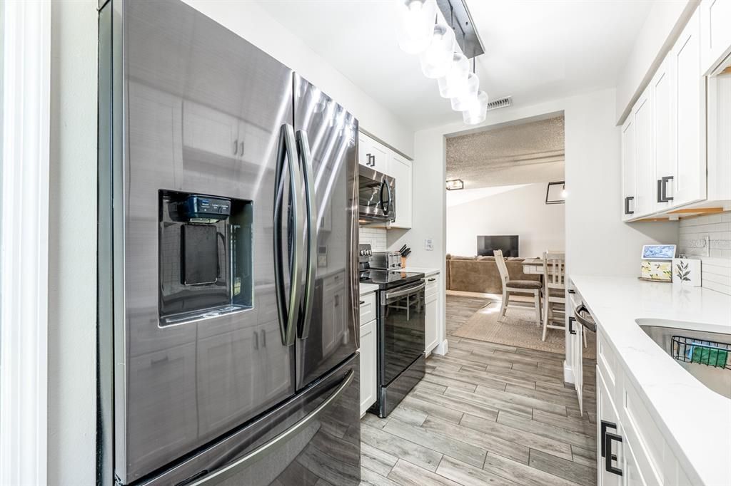 For Sale: $370,000 (3 beds, 2 baths, 1465 Square Feet)