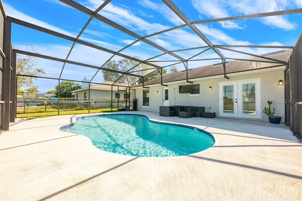 For Sale: $370,000 (3 beds, 2 baths, 1465 Square Feet)