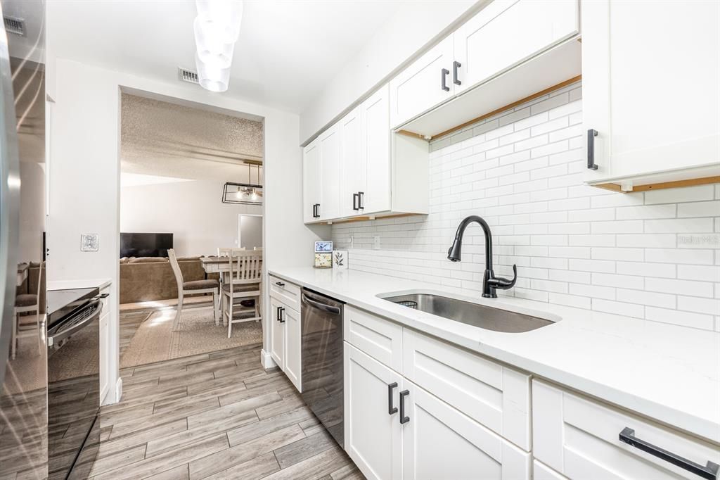 For Sale: $370,000 (3 beds, 2 baths, 1465 Square Feet)