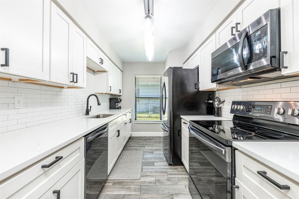 For Sale: $370,000 (3 beds, 2 baths, 1465 Square Feet)