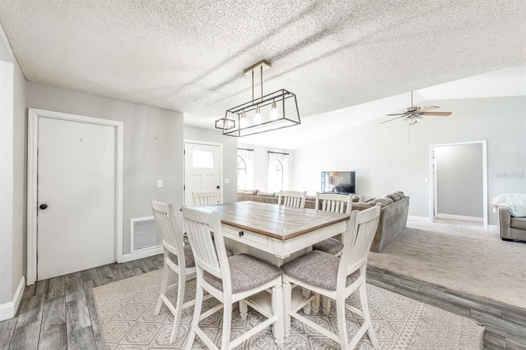 For Sale: $370,000 (3 beds, 2 baths, 1465 Square Feet)