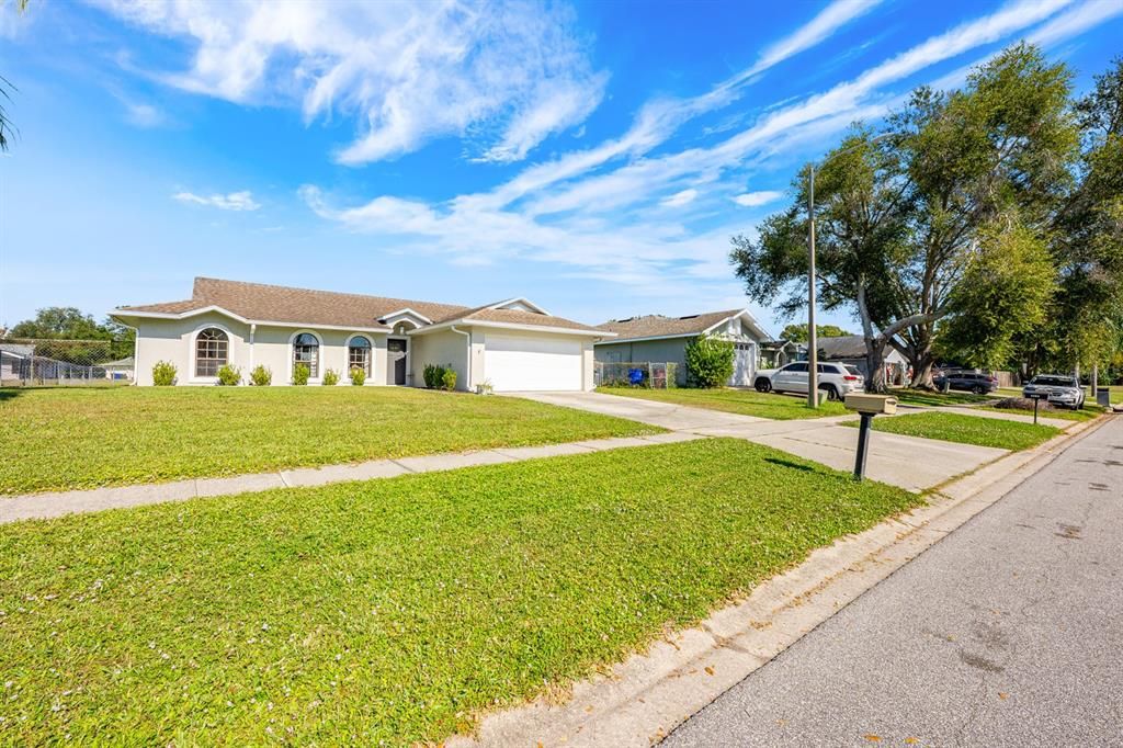 For Sale: $370,000 (3 beds, 2 baths, 1465 Square Feet)